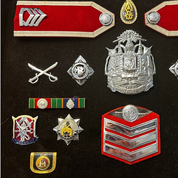 Framed Authentic Thailand Uniform Police Badge Collection Frame 14 X 11" - Picture 4 of 10